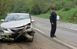 Izgubio kontrolu nad vozilom i zabio se u bankinu (foto)