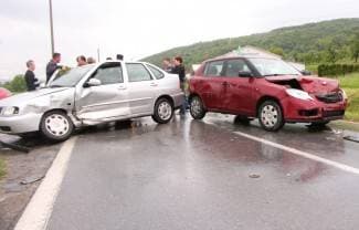 U sudaru dvaju automobila ozlijeđene dvije osobe (foto)