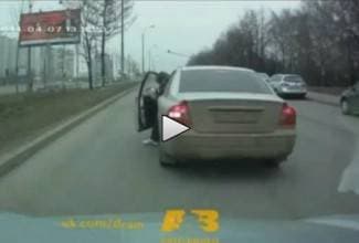 Iz prekršaja u prekršaj: Tko je njemu dao vozačku dozvolu? (video)