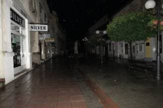 Srušilo se drvo u Jagodnjaku, centar grada djelomično u mraku (foto)