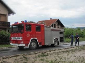 Gorjela drvarnica zbog ostavljenog pepela i žari iz peći