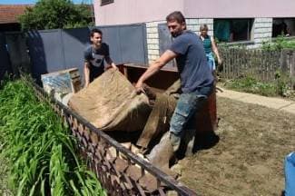 Uništeno im je sve: Kuće pune vlage, nedostaje pitke vode (foto)