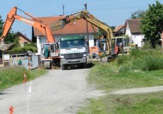Počeli radovi na Varelovcu: Dvije ulice dobivaju asfalt, treća u planu