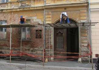 Nakon 10 godina obnavlja se opasna skela (foto)