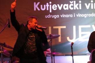 ¨Ovdi ima hrane i pića u izobilju, a kažu da trg nikada nije bio puniji¨