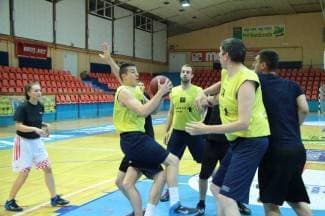 Mleko i Plamen na vrhu, Papuk i dalje na dnu ljestvice