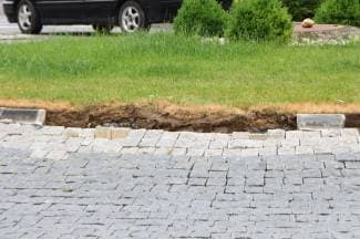 Teretnim vozilom oštetio kružni tok
