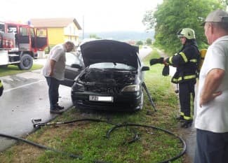 Zapalio se automobil, vatrogasci spriječili veću štetu (foto)