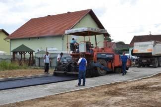 Asfaltira se Matačićeva ulica na Varelovcu (foto)