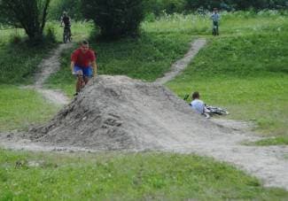 Lipičani grade dirt park: ¨Želimo se maknuti od računala i fejsa¨