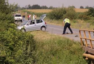 U sudaru traktora i automobila dvoje ozlijeđenih (foto)