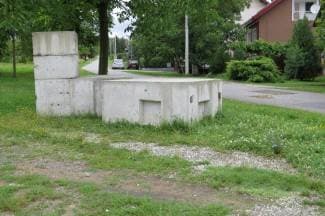 Betonske kocke tu stoje već godinu dana: Čije su i čemu služe?