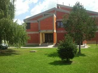 U ¨Cvjetnoj livadi¨ prelakiran parket; svi mališani ¨Pod gradom¨
