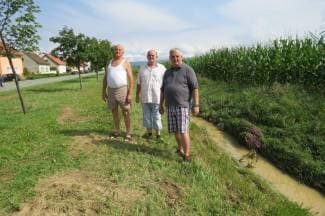 Poplava kakvu ne pamte: Voda im uništila namještaj i garaže (foto)