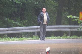 Dovezao mamu u bolnicu, ali zbog poplave se ne može vratiti (foto)