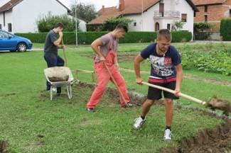 ¨Tražimo sponzore za janje i pečenku za otvorenje¨