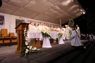 Devet dana molitve, klanjanje i zavjetna procesija Gospi od Suza