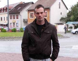Neučvršćeni šaht mu razbio auto, štetu morao platiti sam