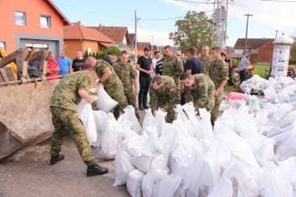 Vojska u Pleternici; Jozić traži hitan sastanak u Hrv. vodama