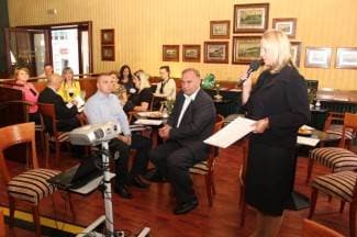 Tribina i predavanje: Održan prvi Alzheimer cafe u Požegi (foto)
