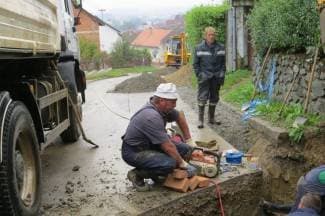 Pronašli uzrok puknuća cijevi, grade novu trasu (foto)