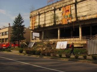 Skidaju metal s robne kuće: ¨Cilj je ukloniti krš iz centra grada¨ (foto)