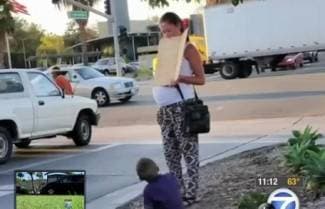 Prosjakinja uhvaćena kako odlazi u Mercedes-Benzu (video)