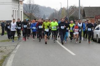 Trčali uzbrdo 10 km po magli i hladnoći: ¨Vrijeme je idealno, a staza odlična¨ (foto)