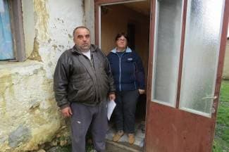 Čekaju odgovor države: ¨Samo da nam krov ne ubije djecu¨
