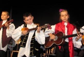 Tamburaški orkestar iz Dugog Sela oduševio Pakračane