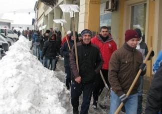 Radna akcija: Sportaši i branitelji u čišćenju snijega (foto)