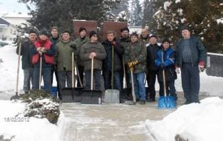 Pleternički branitelji čistili snijeg: Učinimo svoj grad ljepšim!