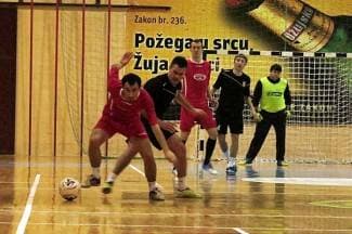 Uzbudljivo polufinale u Grabriku: U finale ušli Novogradiščani i Pleterničani