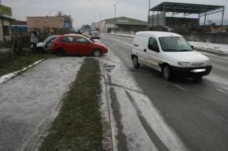 Vozačica (47) jednim udarcem razbila četiri automobila