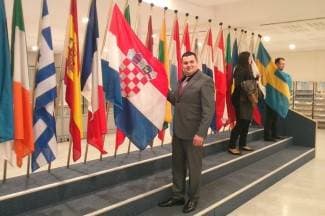 Daniel upisao drugi faks, studira preko interneta i posjećuje Bruxelles