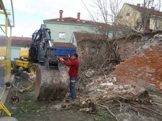 Počelo uklanjanje ruševina u centru Pakraca