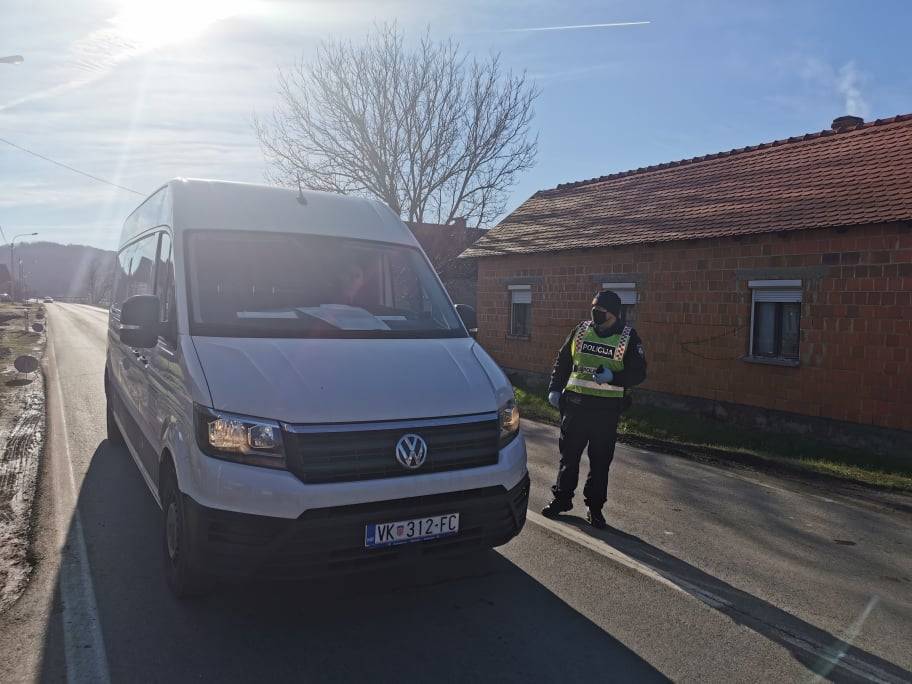 SB Online | POLICIJA NA TERENU: Kontroliraju ulaze i izlaze iz Brodsko-posavske županije