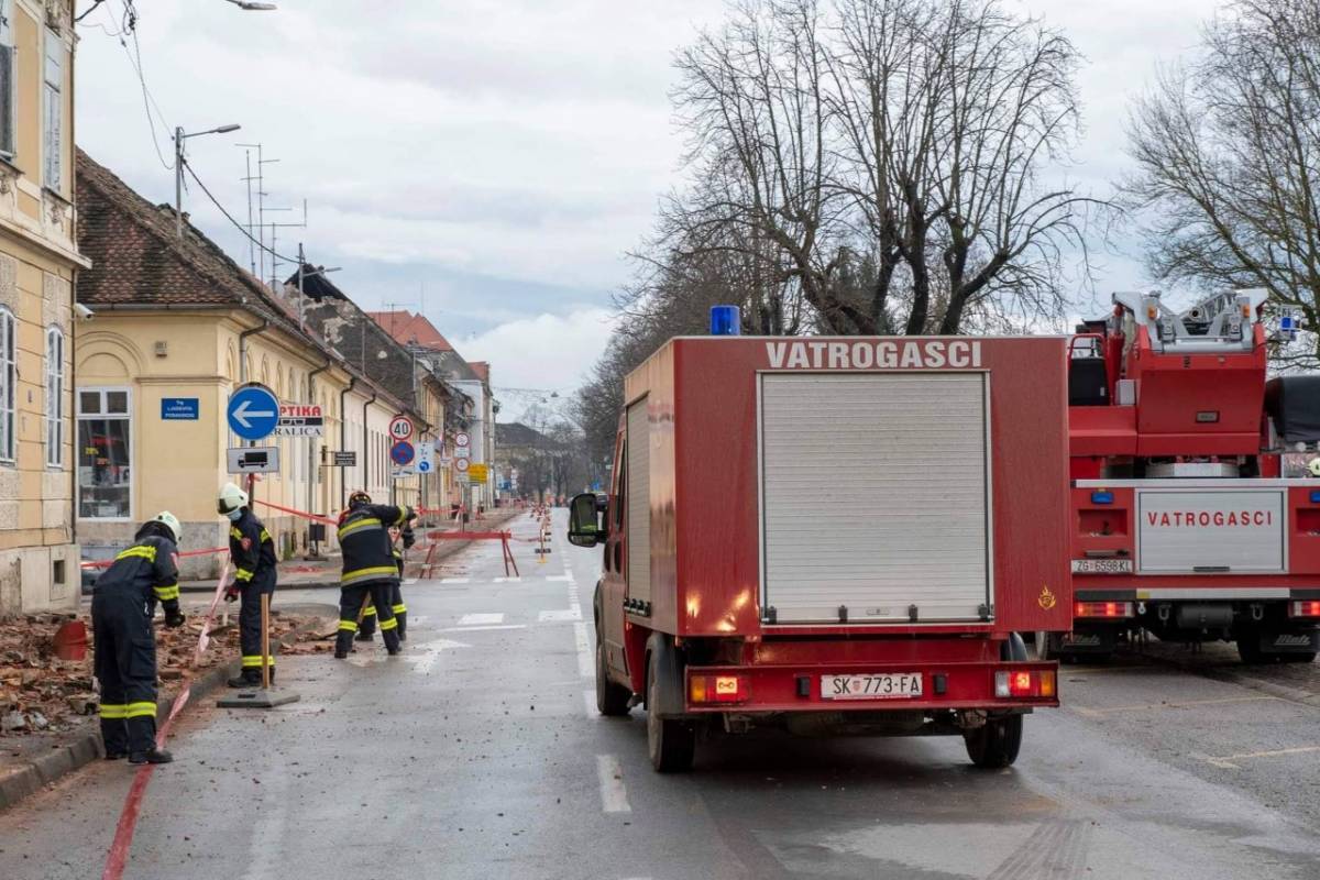 SB Online | Preko 800 vatrogasca sanira posljedice potresa u Sisačko-moslavačkoj županiji