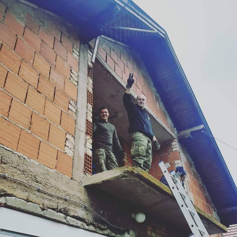 SB Online | Brođanin popravljali krovove u potresom zahvaćenim mjestima