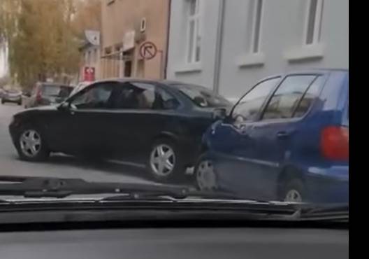 SB Online | DOSAD NEVIĐENO U SLAVONSKOM BRODU: Izgurao auto kako bi si napravio mjesta za parking
