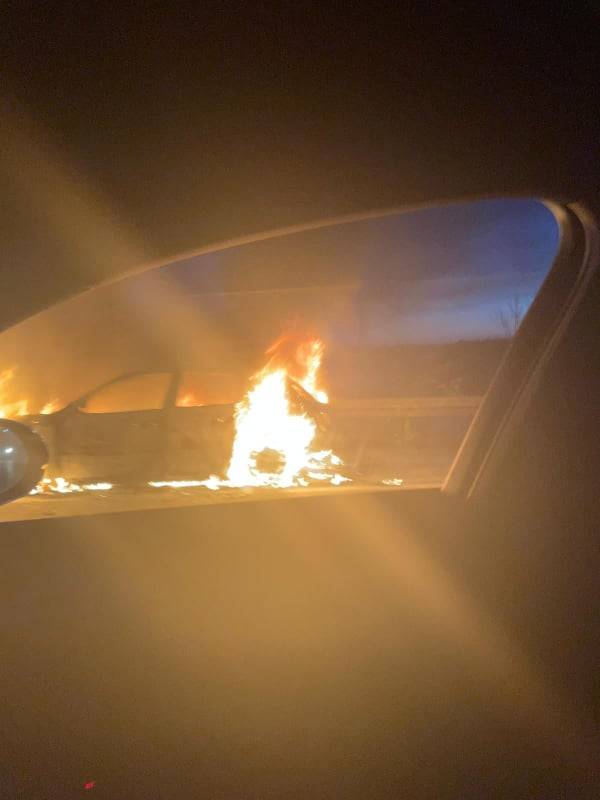 SB Online | HITNE SLUŽBE NA TERENU: Zapalio se automobil, ima ozlijeđenih