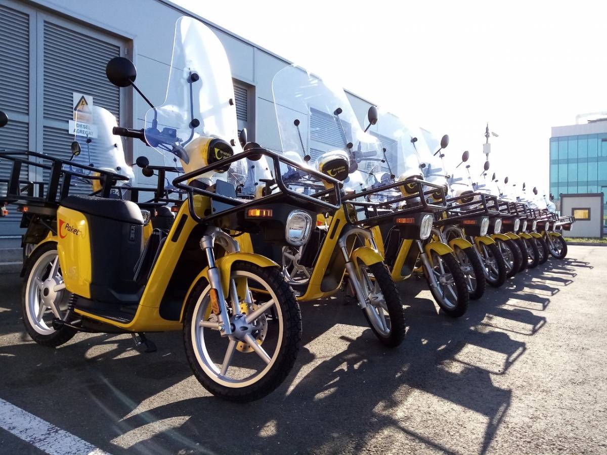 SB Online | Poštari od sada dostavljaju i na električnim mopedima