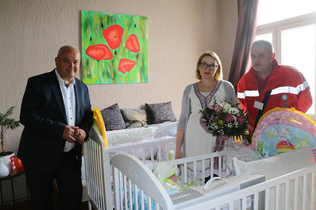 SB Online | Gradonačelnik Mirko Duspara uručio vrijednu opremu za bebe u četiri brodske obitelji
