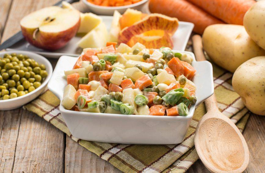 SB Online | Recept na čaše: Salata od krumpira s povrćem koja je dostojna zamjena tjestenini