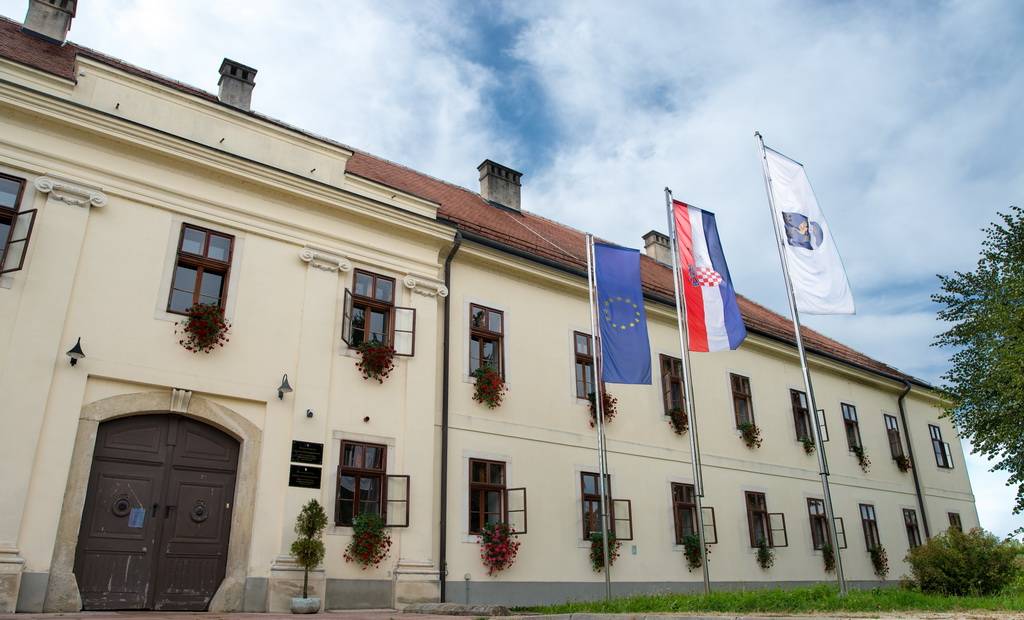 SB Online | Grad Slavonski Brod obranio svoju vrijednu imovinu na Korčuli