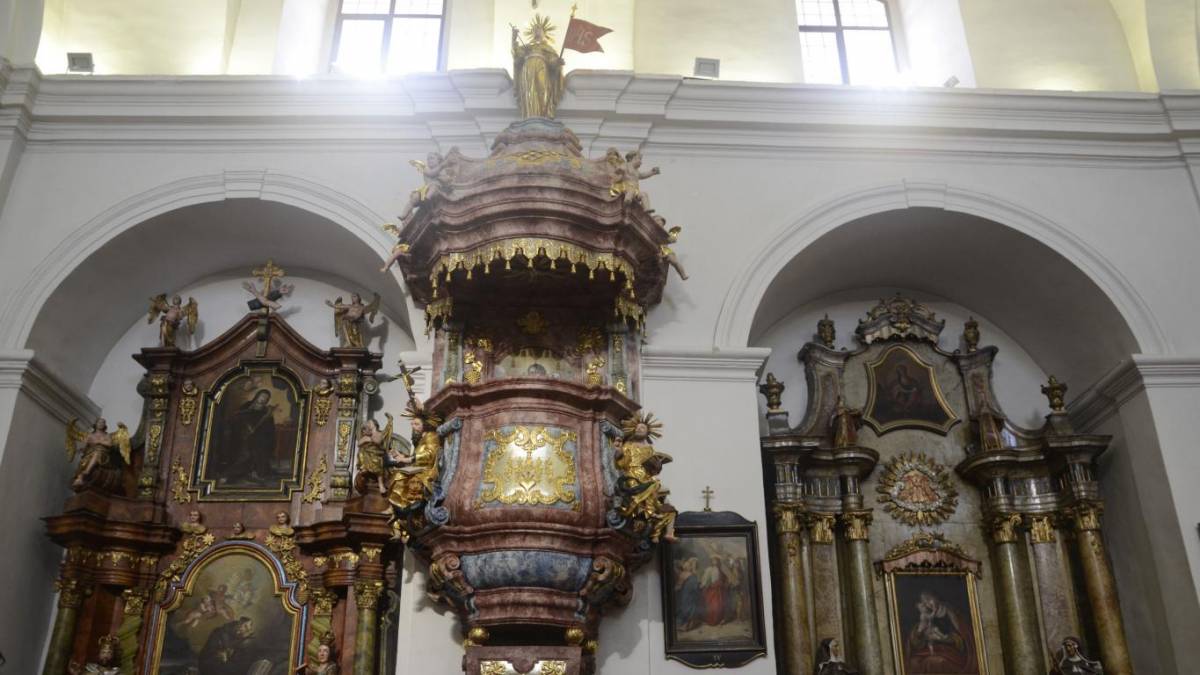 SB Online | Obnovljena barokna propovjedaonica u franjevačkoj crkvi Slavonskom Brodu