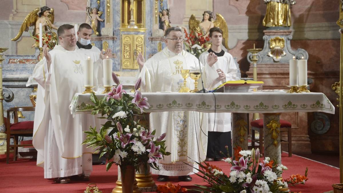 SB Online | Porcijunkula u Slavonskom Brodu proslavljena misom i procesijom