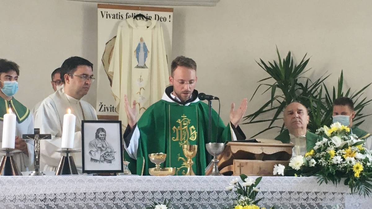 SB Online | Mlada misa sekundicija fra Josipa Jazvića u Sl. Brodu