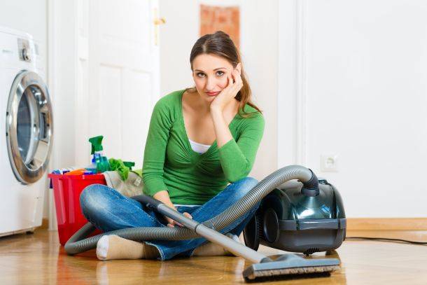 SB Online | Što bi se dogodilo da žene stanu s kućanskim poslovima? Sudeći po viralnoj kampanji udruge B.a.B.e. - kaos