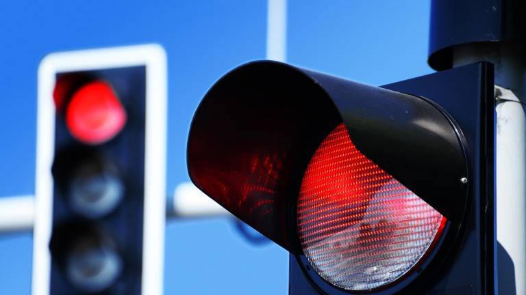 SB Online |  PROMETNE NESREĆE: Što kada se ne može utvrditi tko je prošao raskrižje pri crvenom svjetlu na semaforu?